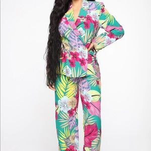 Fashion Nova Floral Suit Set . Tropical Suit Set . Power Suit . Teal Sui…